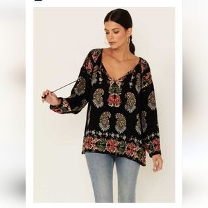⭐️Bila paisley floral top size M
